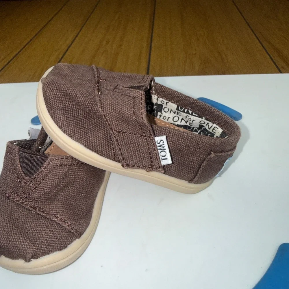 TOMS Tiny Canvas Brown Slip On Shoes Toddler Size T4 Hook‎ and Loop Strap